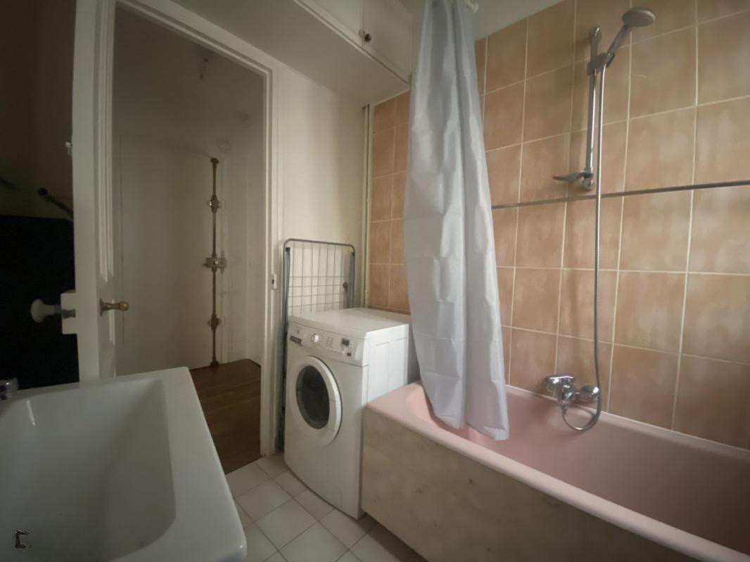 
                                                Location
                                                 Location rand studio Paris 18ème Métro Lamarck