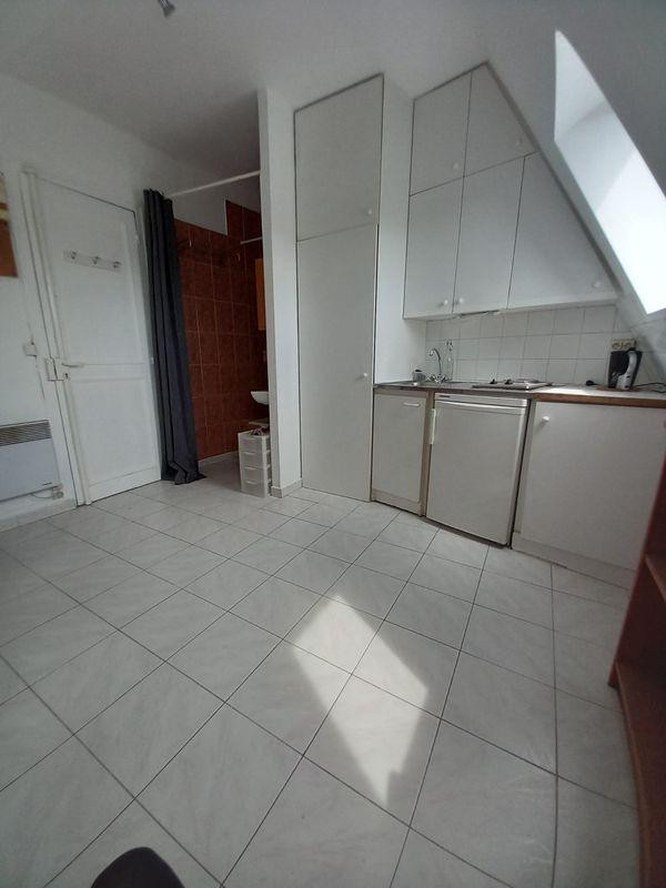 
                                                Location
                                                 Location Studette 15m² meublée - Paris 8ème