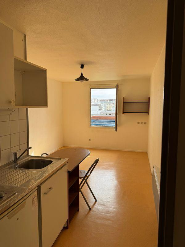 
                                                Location
                                                 Location Studio 20m² dans résidence étudiante