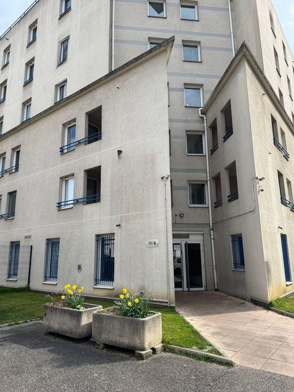 
                                                Location
                                                 Location Studio 20m² dans résidence étudiante