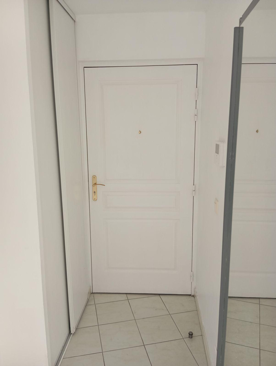 
                                                Location
                                                 Location studio 24 m2 13008 avec balcon