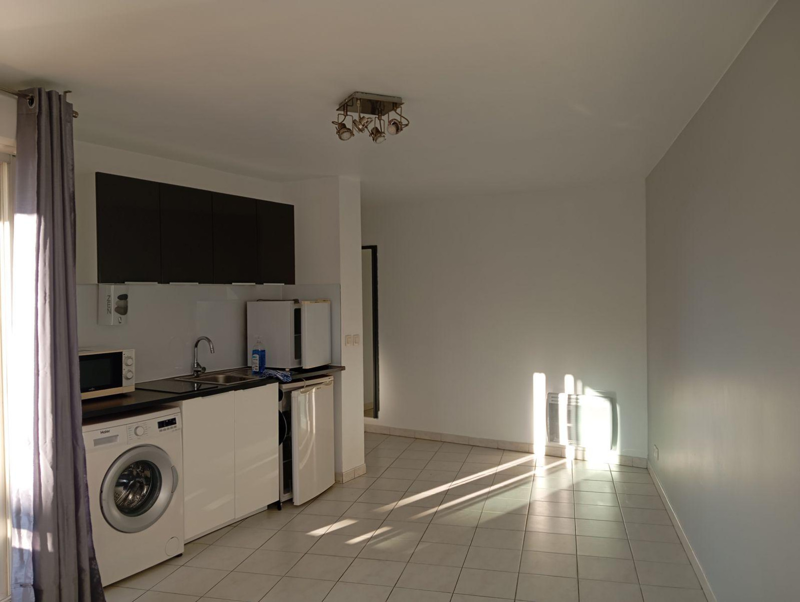 
                                                Location
                                                 Location studio 24 m2 13008 avec balcon