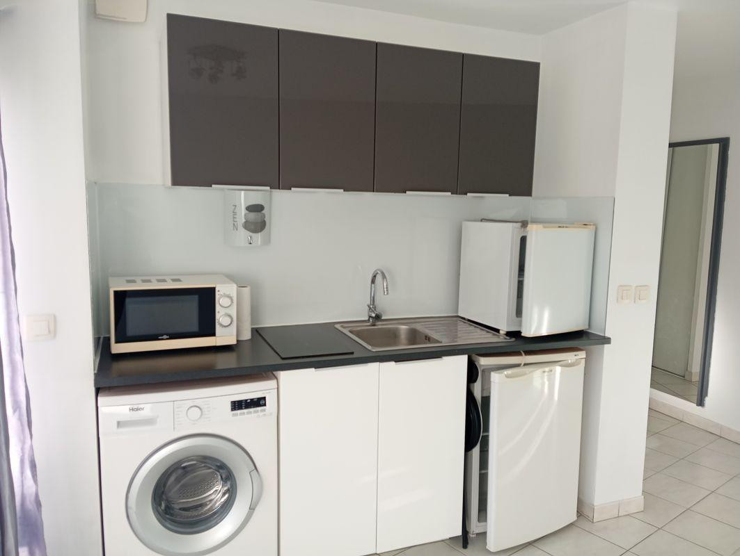 
                                                Location
                                                 Location studio 24 m2 13008 avec balcon