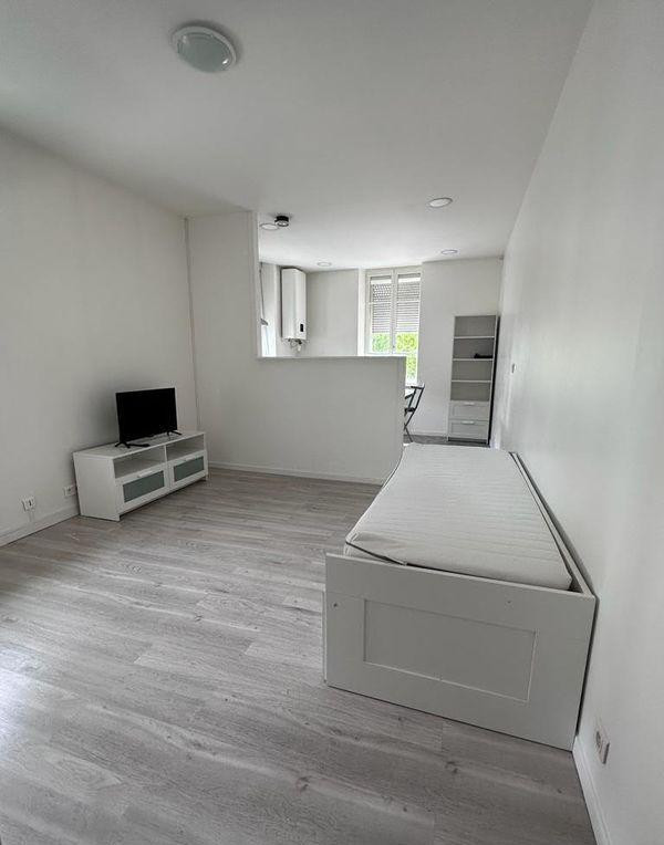 
                                                Location
                                                 Location studio meublé à Viroflay