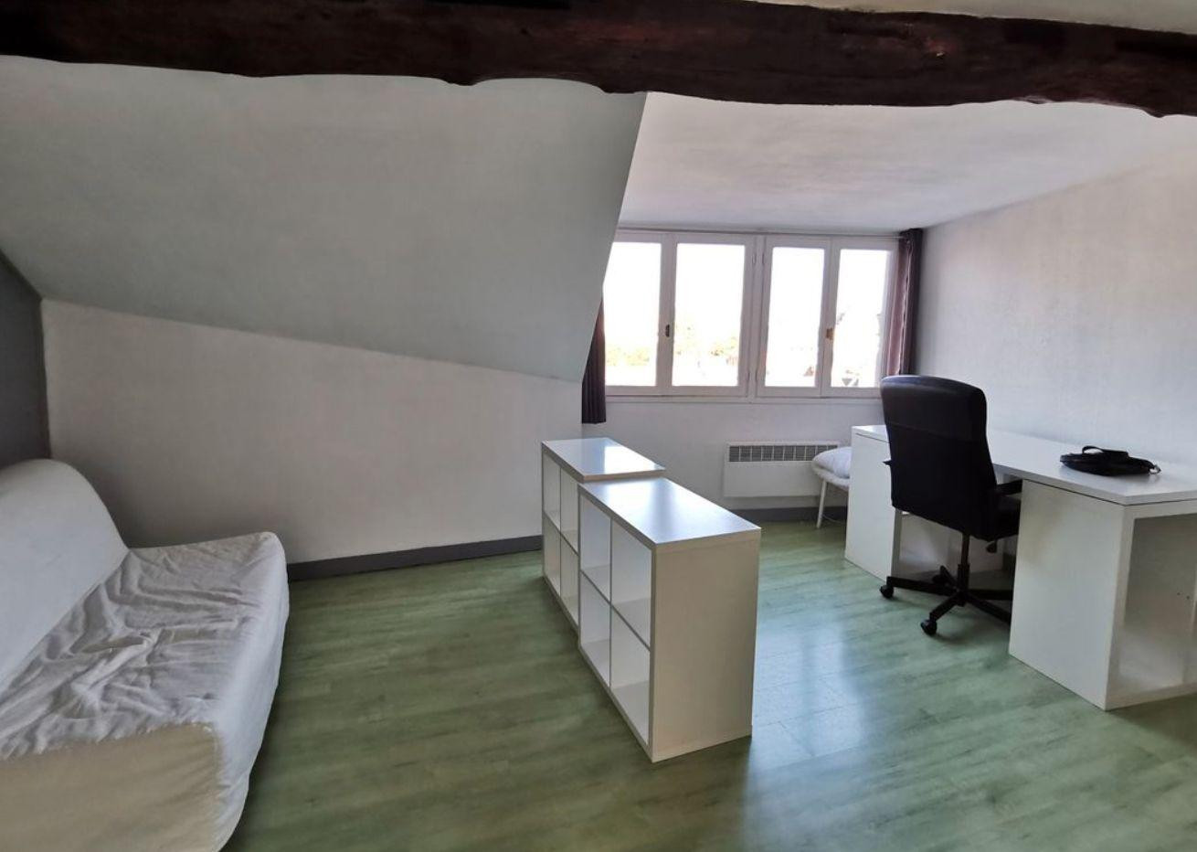 
                                                Location
                                                 Location studio meublé hyper centre de Nantes