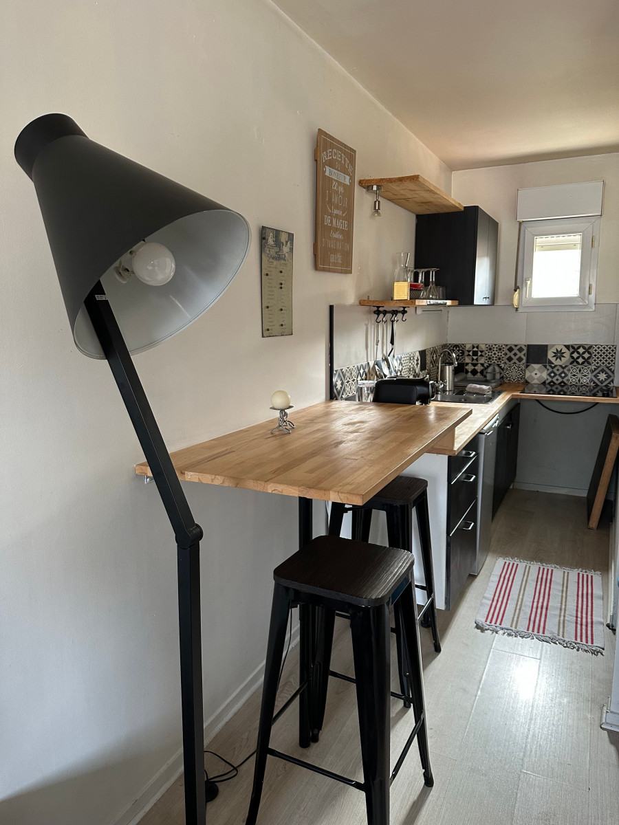 
                                                Location
                                                 Location studio meublé (loyer tout inclus)
