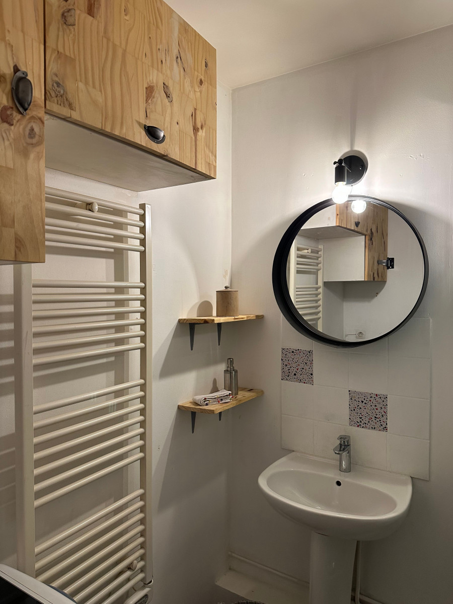 
                                                Location
                                                 Location studio meublé (loyer tout inclus)