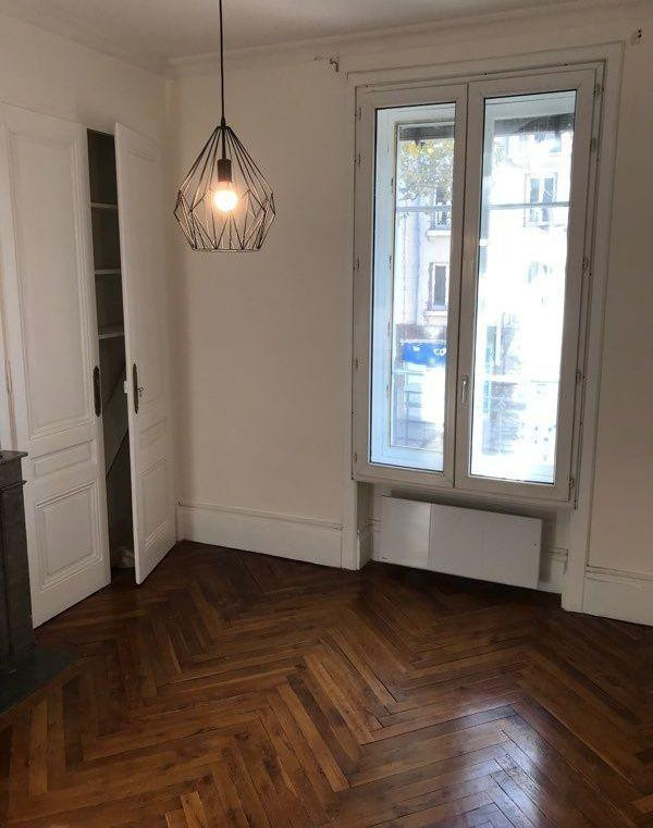 
                                                Location
                                                 Location studio meublé rénové Lyon Grange Blanche