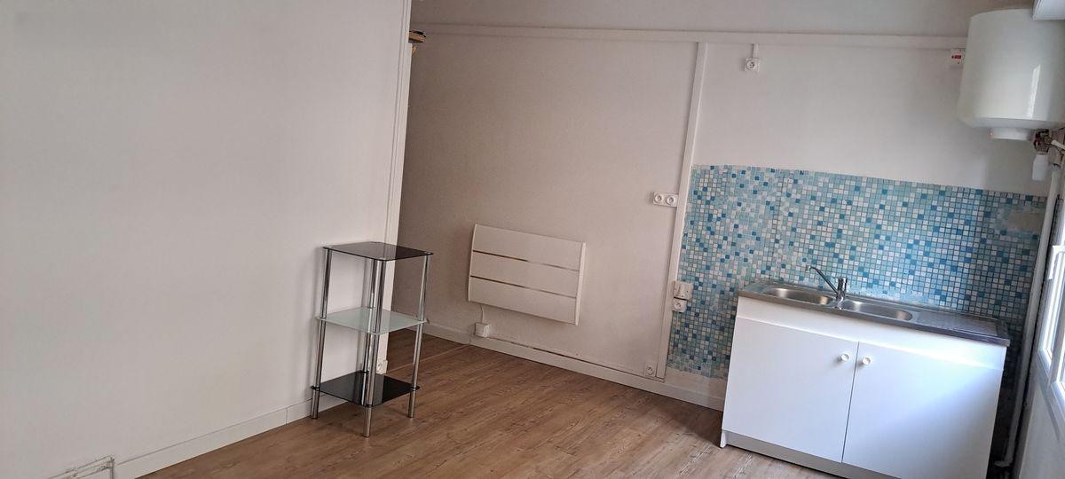 
                                                Location
                                                 Location studio non meublé