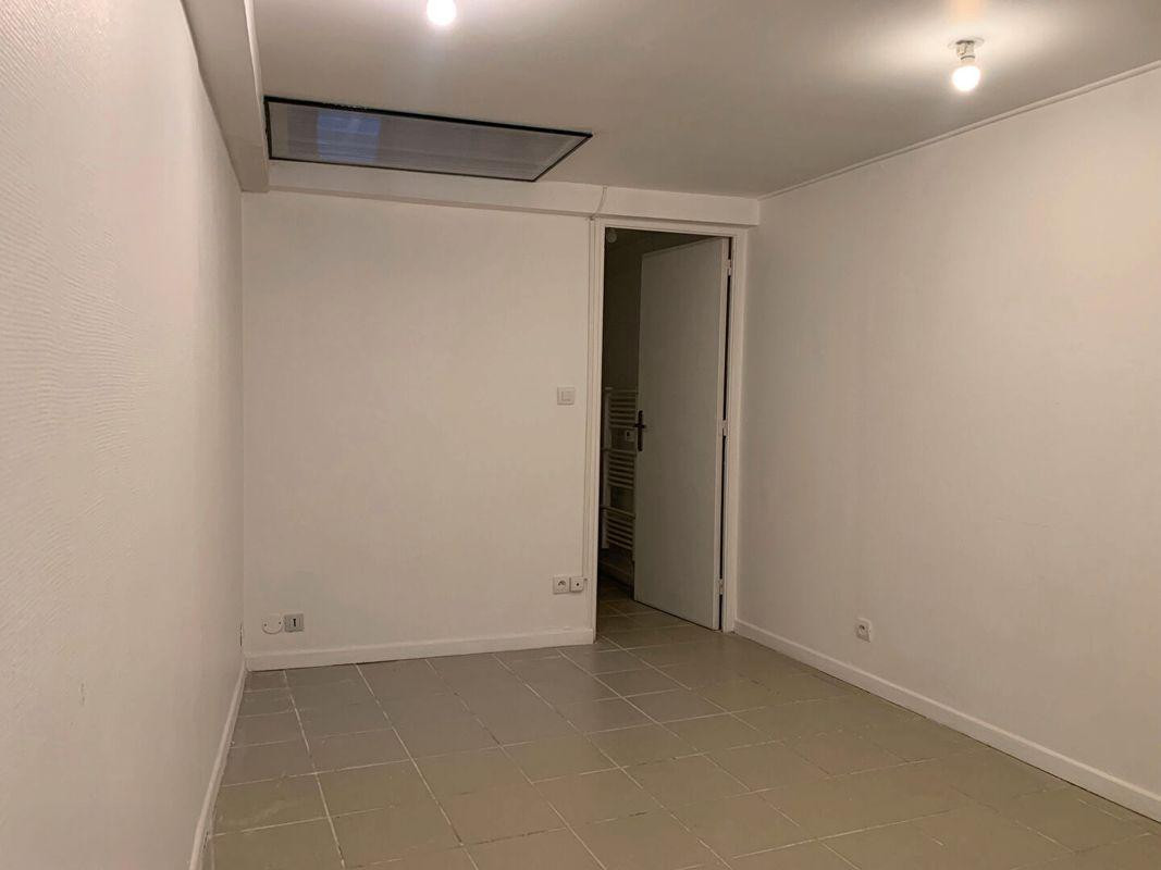 
                                                Location
                                                 Location studio Paris 19è