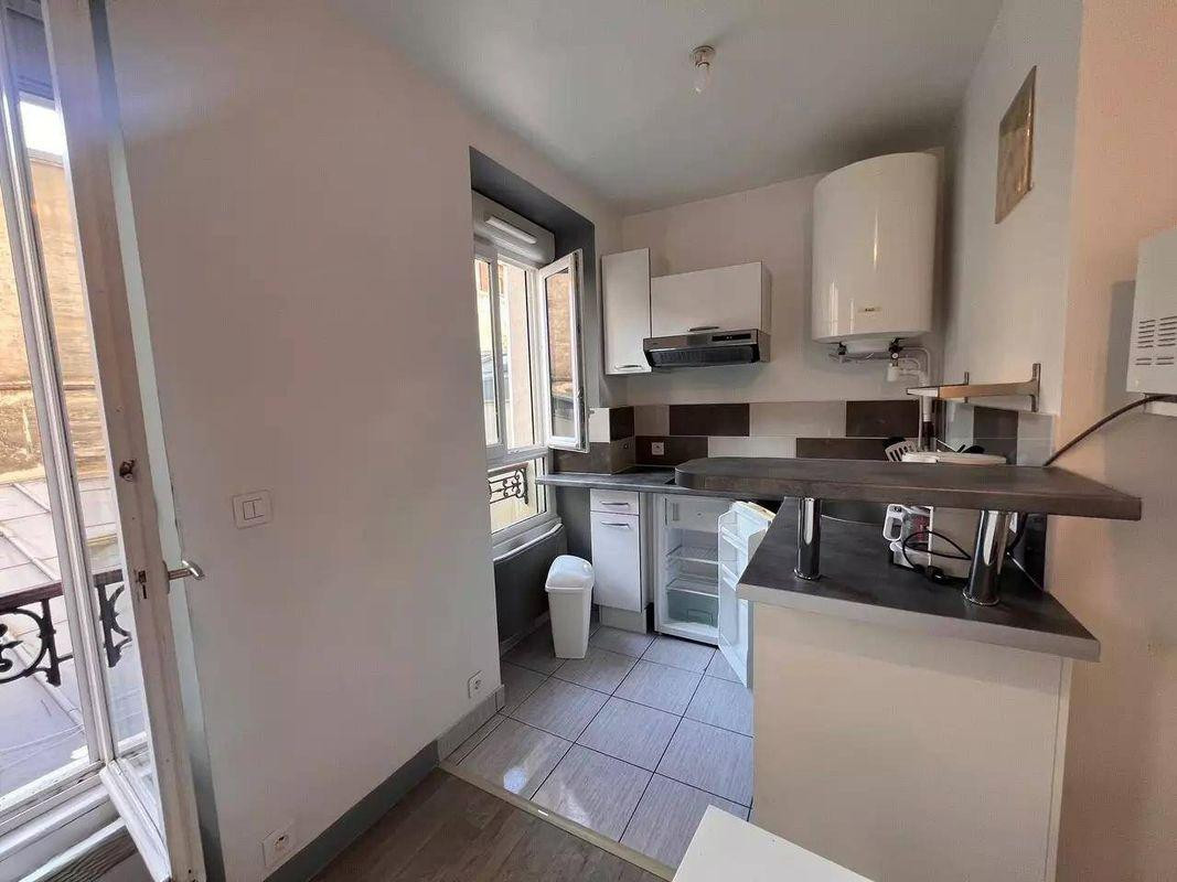 
                                                Location
                                                 Location studio Paris 20e 20m²