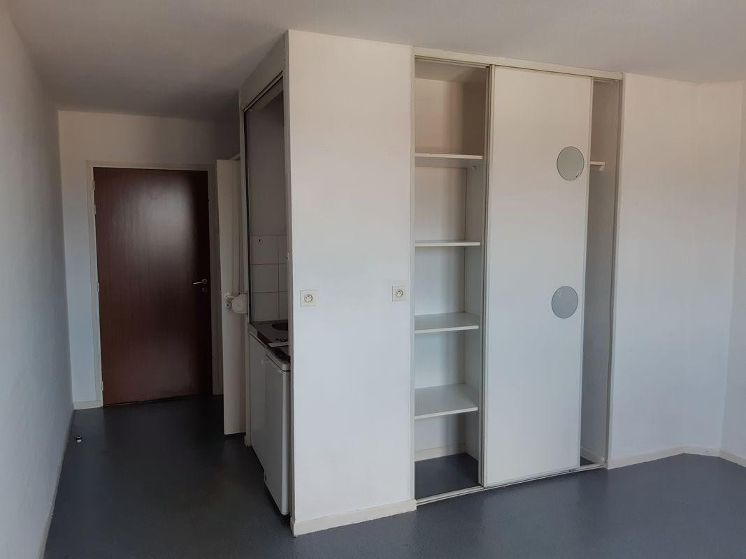 
                                                Location
                                                 Location studio reims TBE équipé, fonctionnel