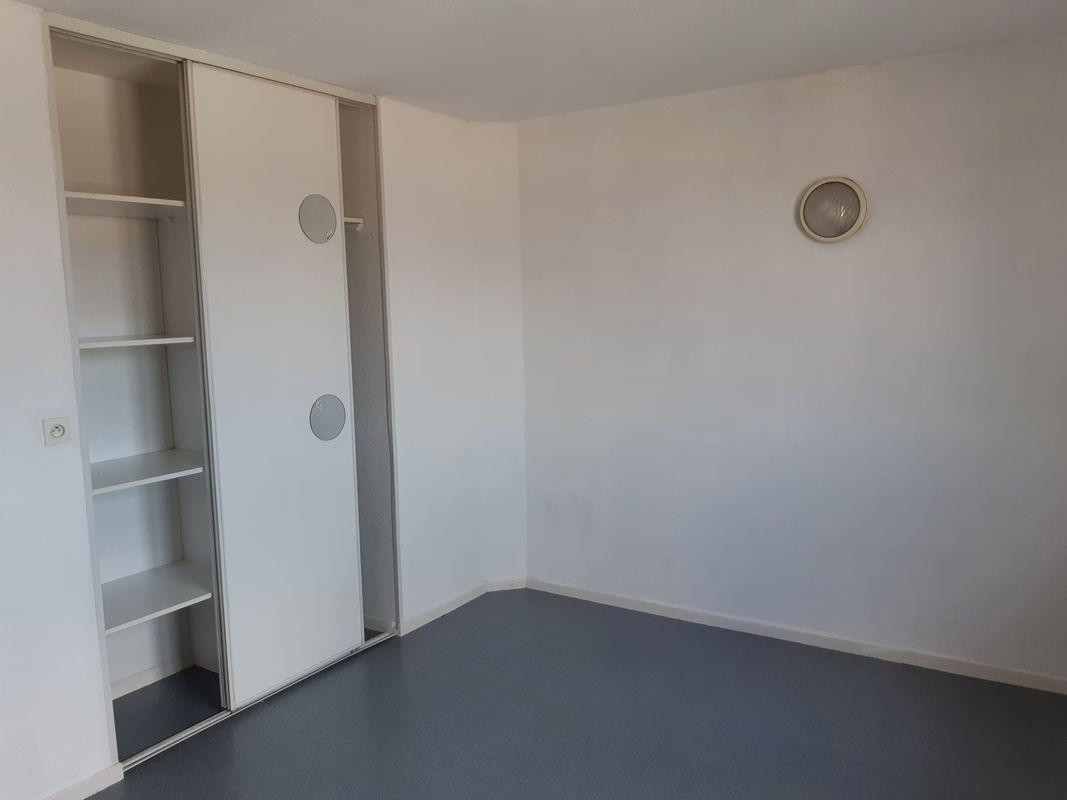 
                                                Location
                                                 Location studio reims TBE équipé, fonctionnel