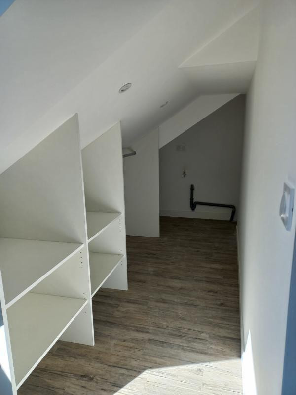 
                                                Location
                                                 Location studio Roubaix entièrement rénové