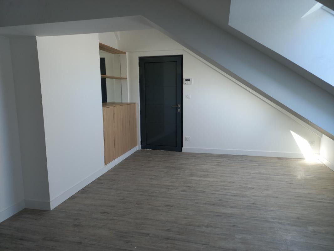 
                                                Location
                                                 Location studio Roubaix entièrement rénové