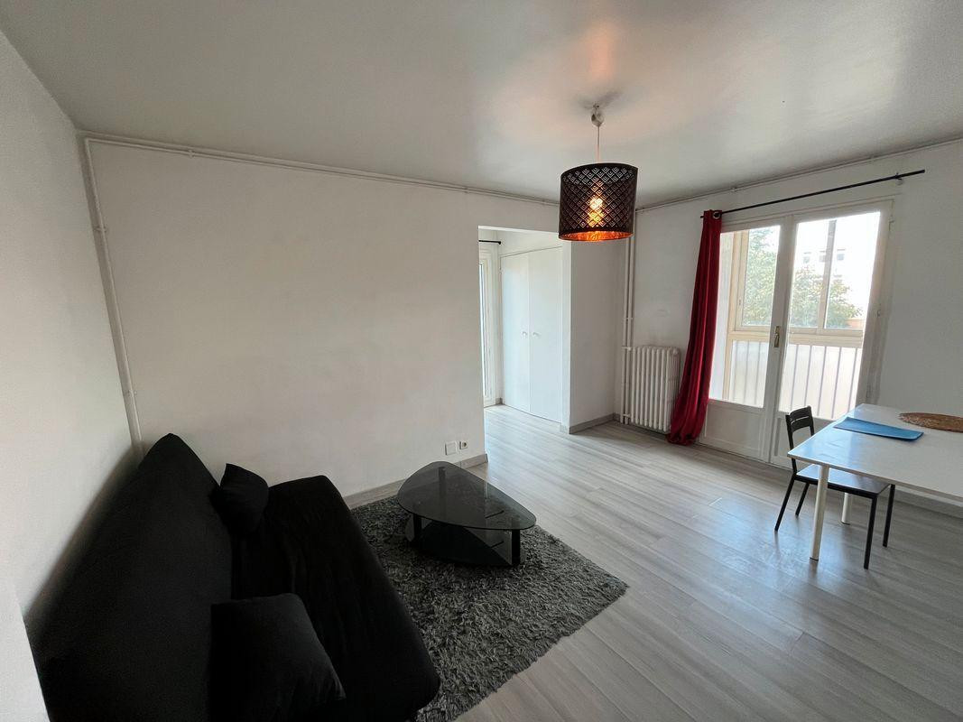 
                                                Location
                                                 Location T1 meublé 27m²