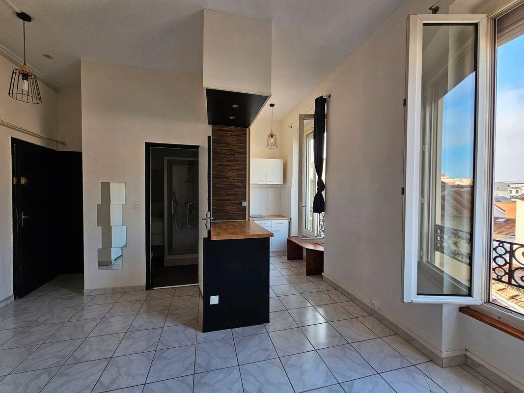 
                                                Location
                                                 Location T1Bis Villeurbanne