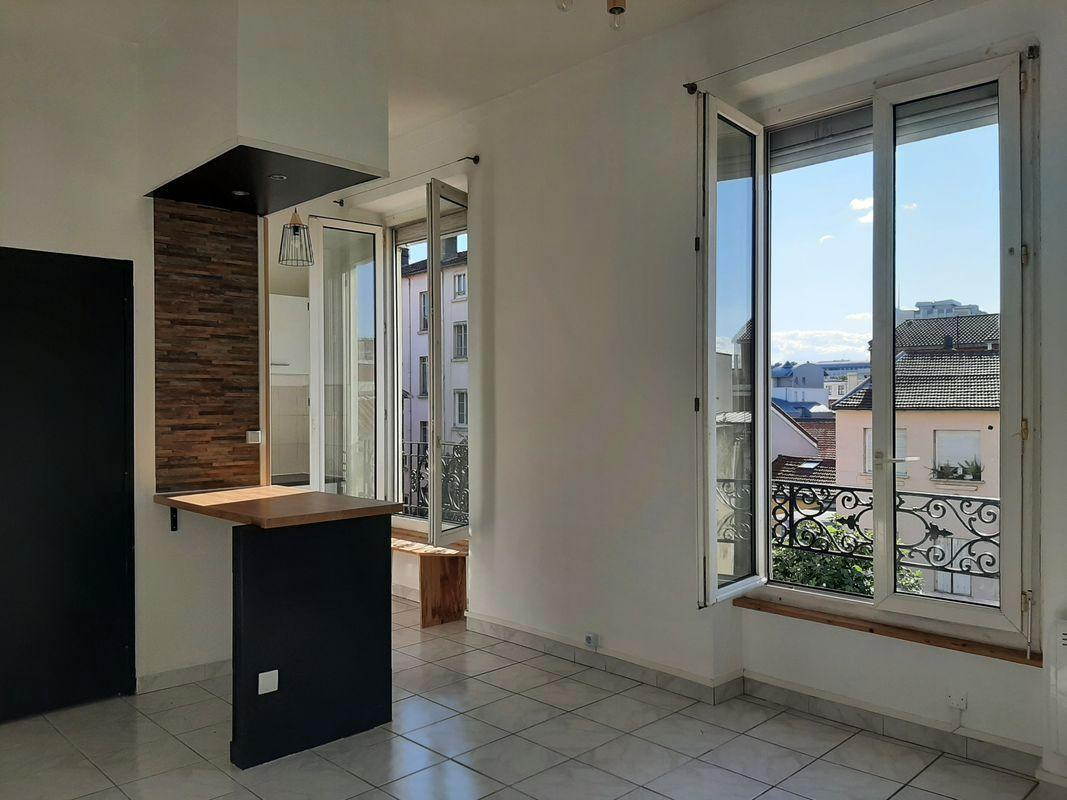 
                                                Location
                                                 Location T1Bis Villeurbanne