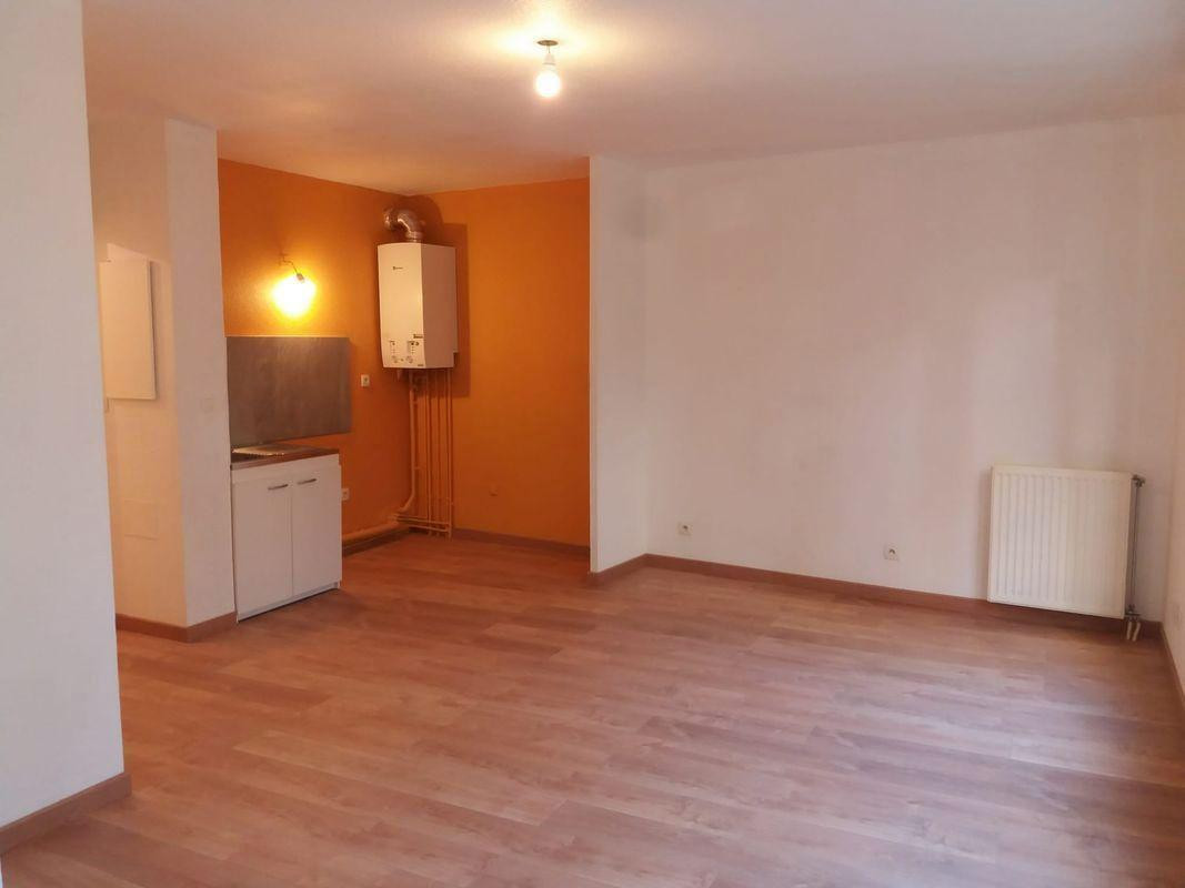 
                                                Location
                                                 Location T2 42m2, Non meublé 600e/mois + Location