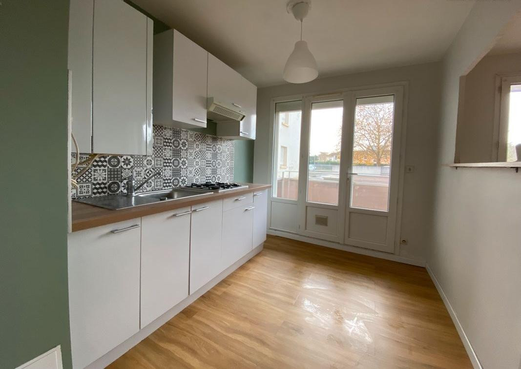 
                                                Location
                                                 Location T2 48 m2 avec cave et garage fermé