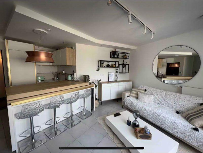 
                                                Location
                                                 Location T2 balcon + Parking