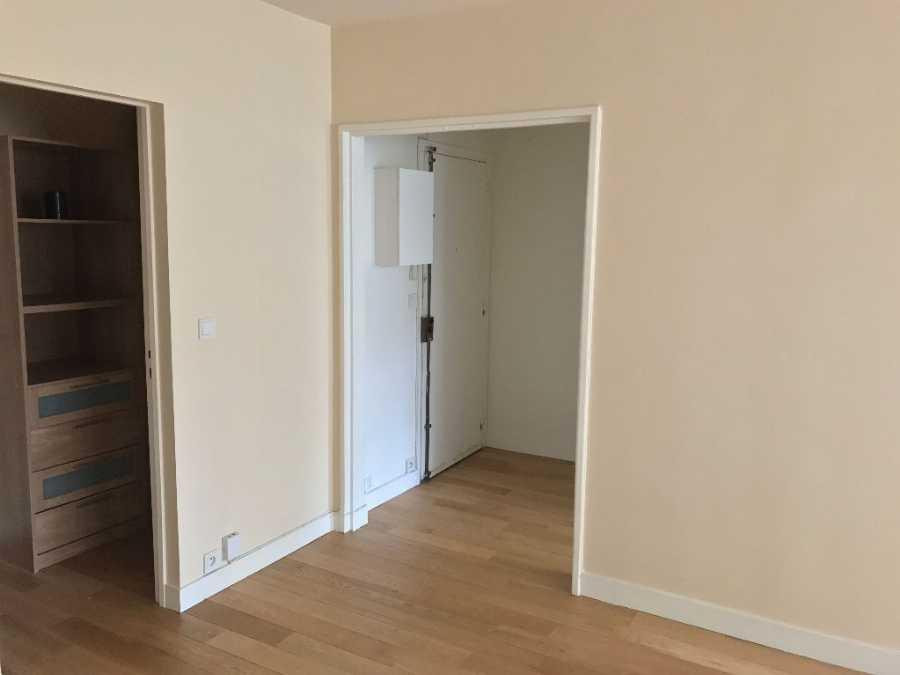 
                                                Location
                                                 Location T2 Paris 19ème