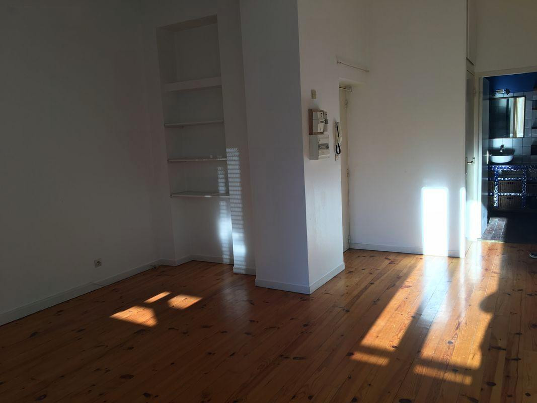 
                                                Location
                                                 Location T2 Villeurbanne