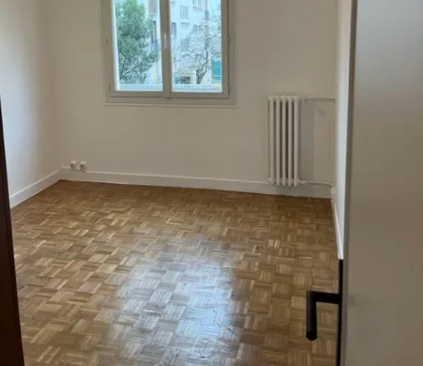 
                                                Location
                                                 Location T3 55m2 Aubervilliers refait à neuf