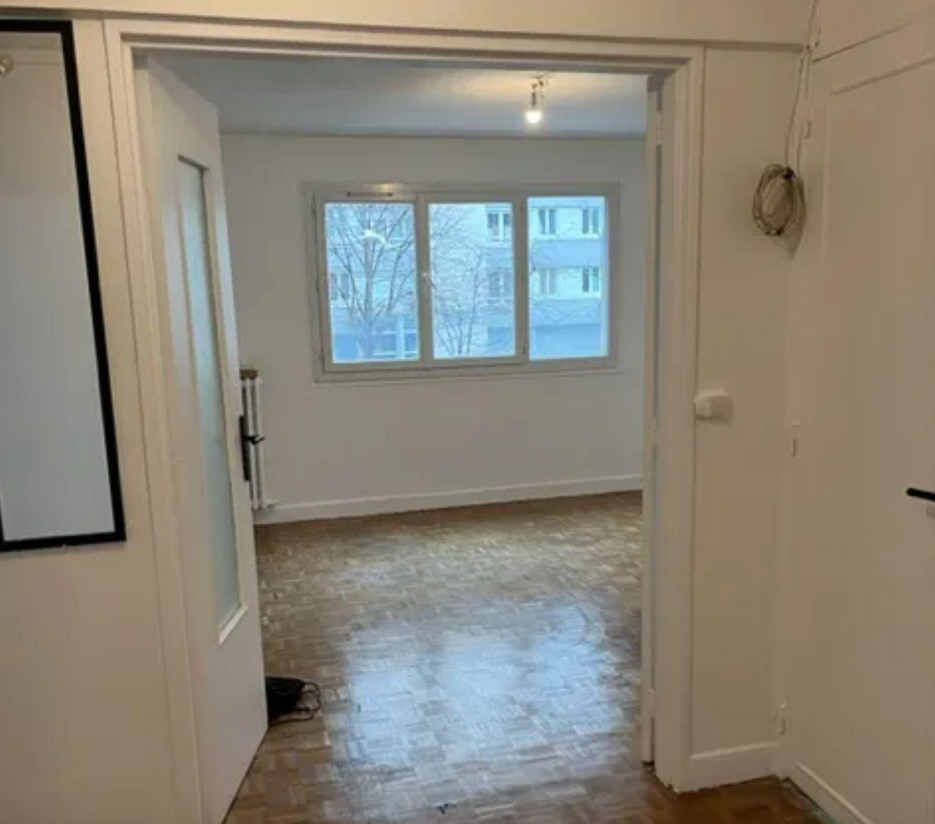 
                                                Location
                                                 Location T3 55m2 Aubervilliers refait à neuf