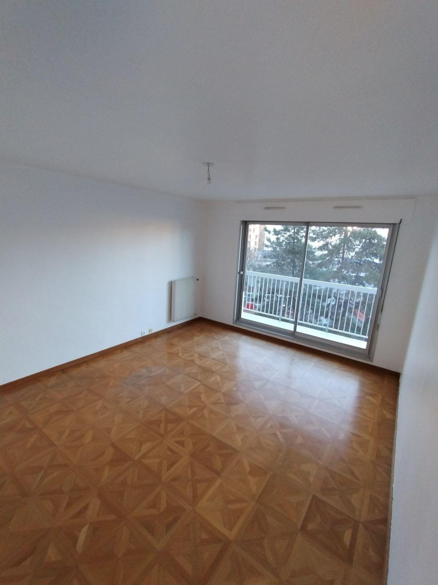 
                                                Location
                                                 Location vide grand T2  très lumineux à Vincennes