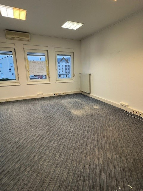 
                                                Location
                                                 LOCAUX BAN ST MARTIN