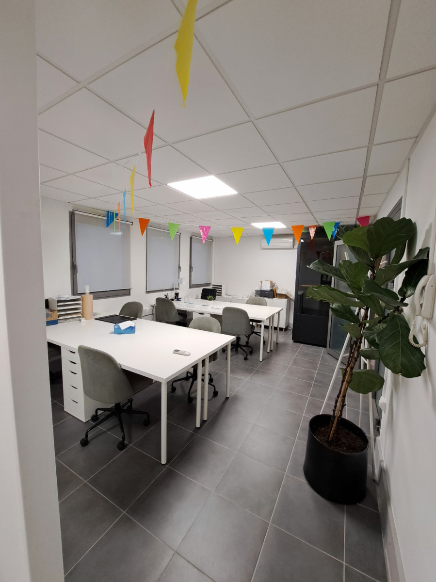 
                                                Location
                                                 Locaux Commerciaux 125m2 Saint-André-Lez-Lille