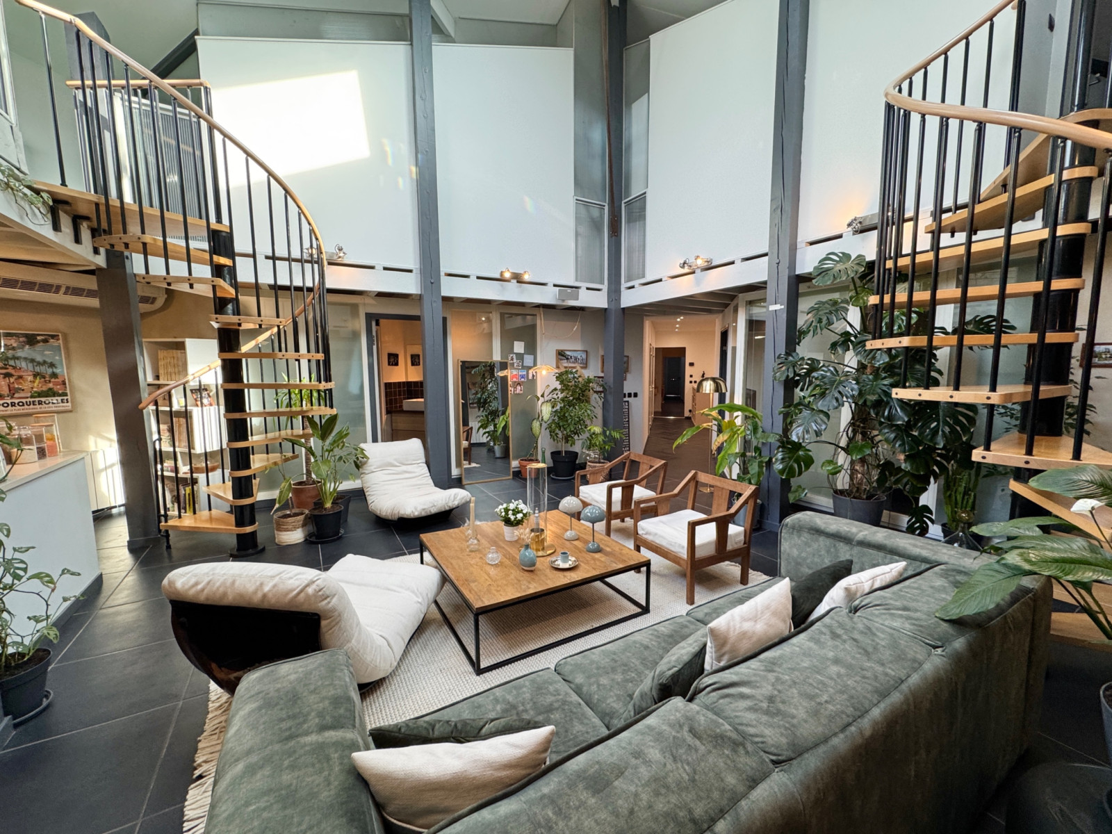 
                                                Vente
                                                 LOFT 200m2 - BASTIDE