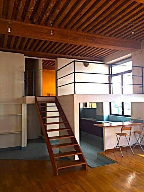 
                                                Location
                                                 LOFT avec terrasse, atypique, beaucoup de cachet