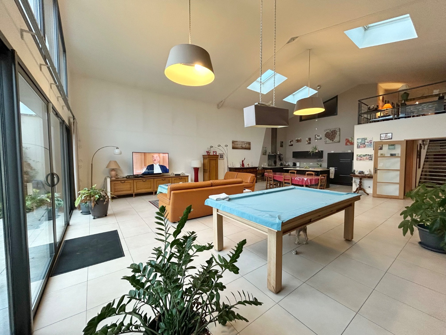 
                                                Vente
                                                 Loft d’architecte avec jardin et garage