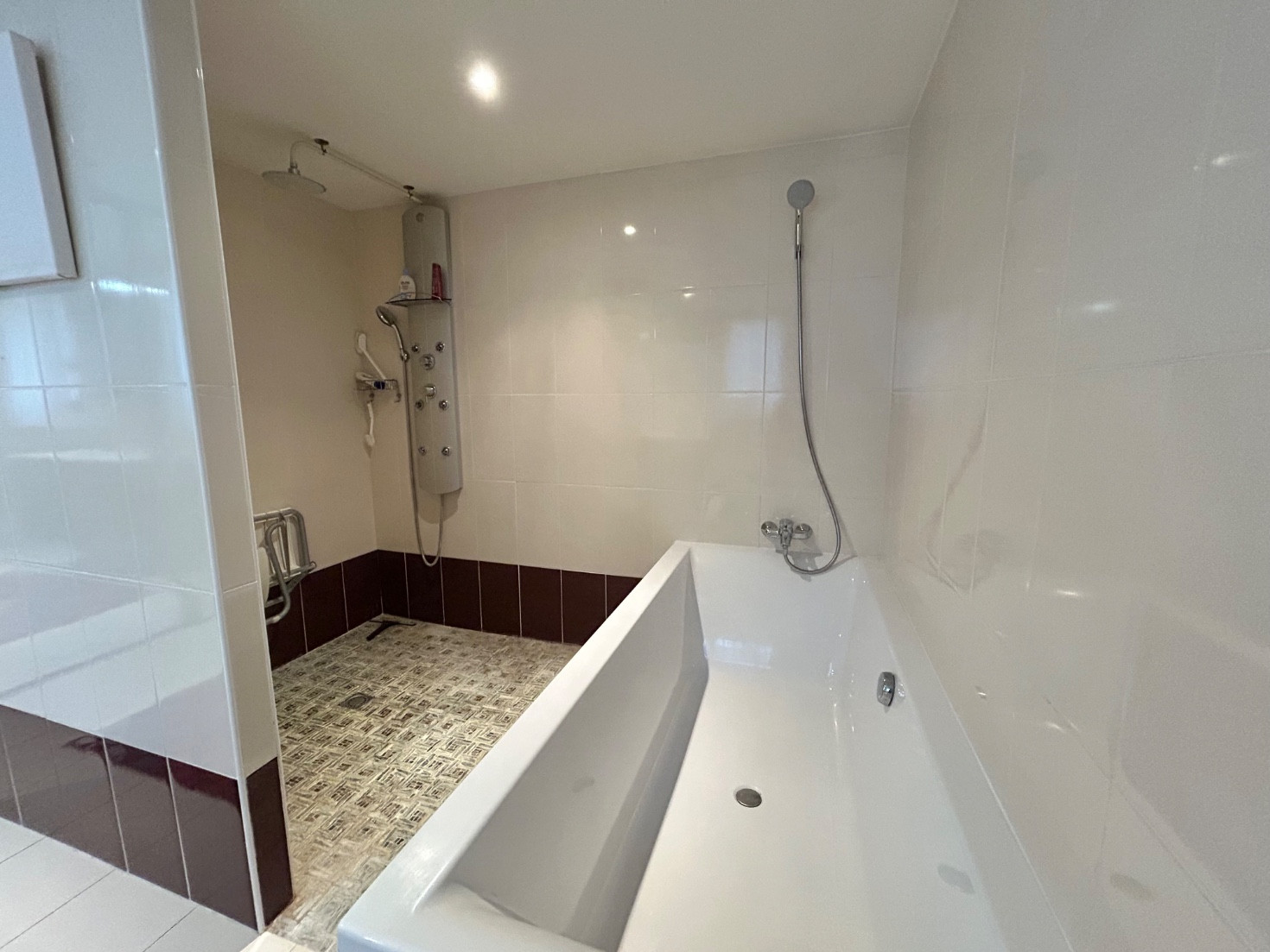 
                                                Vente
                                                 Loft d’architecte avec jardin et garage