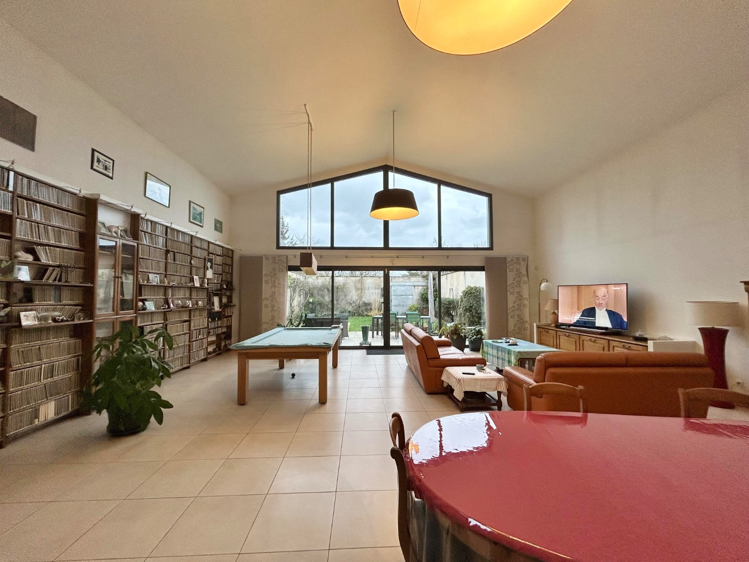 
                                                Vente
                                                 Loft d’architecte avec jardin et garage