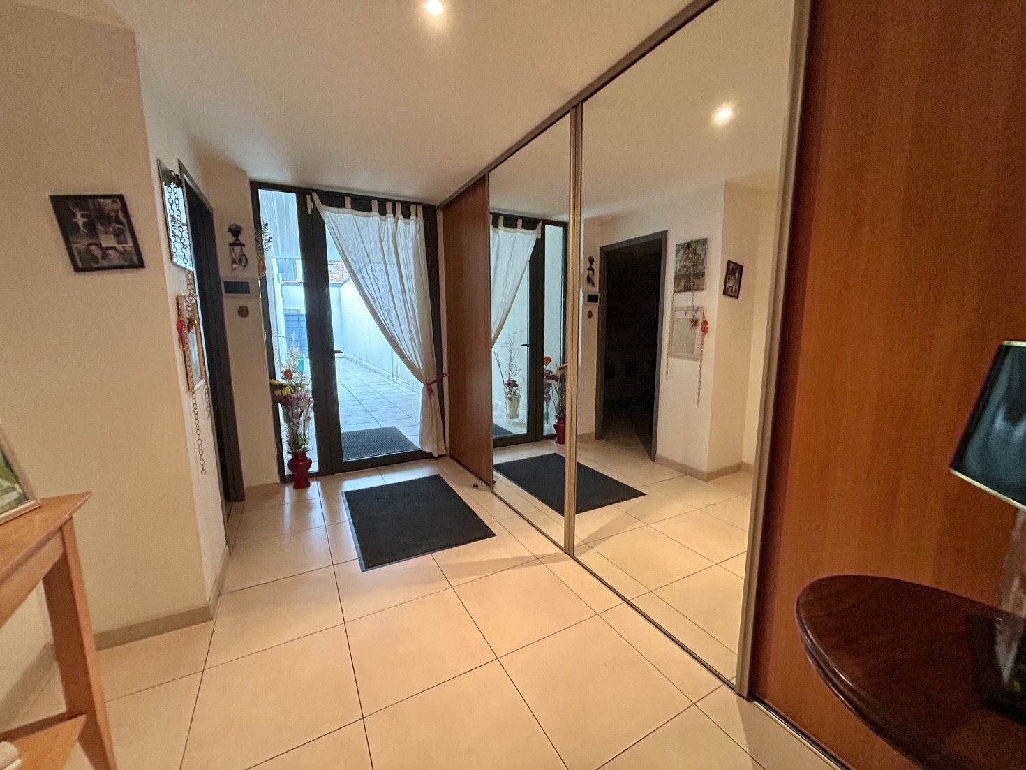 
                                                Vente
                                                 Loft d’architecte avec jardin et garage