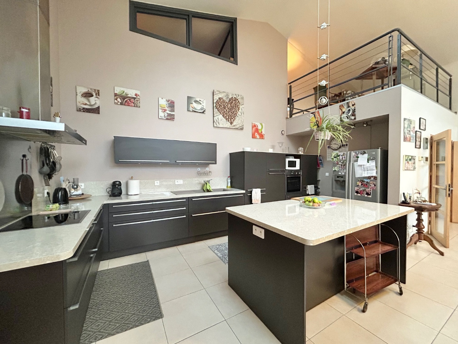 
                                                Vente
                                                 Loft d’architecte avec jardin et garage