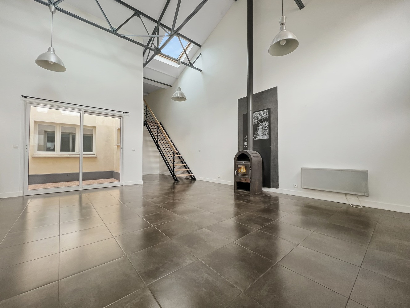 
                                                Vente
                                                 LOFT de 102m² à louer