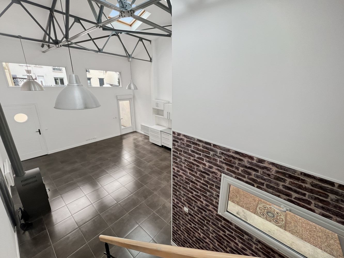 
                                                Vente
                                                 LOFT de 102m² à louer