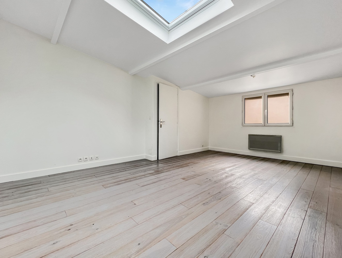
                                                Vente
                                                 LOFT de 102m² à louer