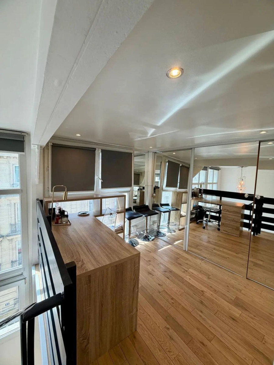 
                                                Location
                                                 Loft Duplex lumineux en plein cœur du 11ème