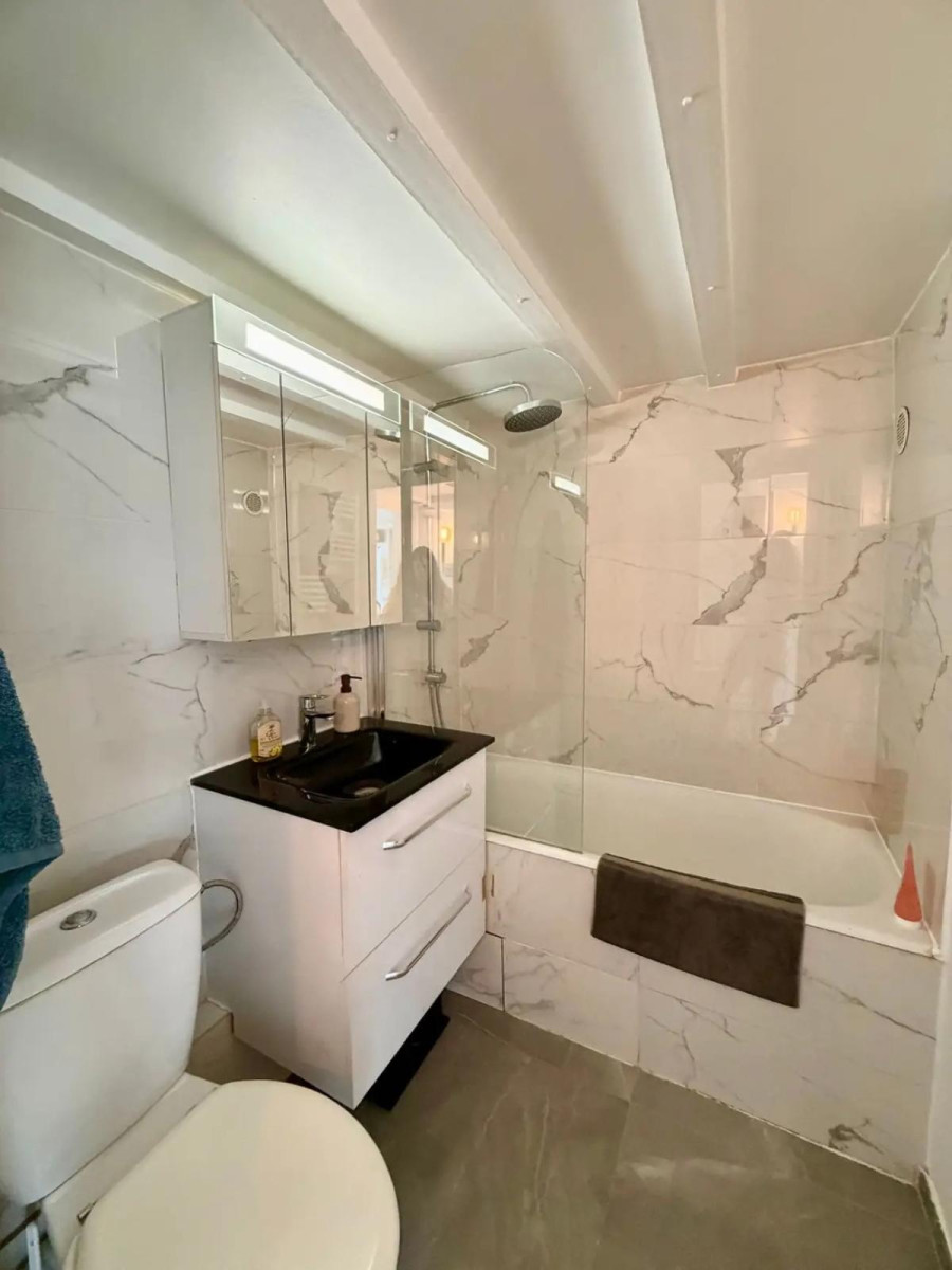 
                                                Location
                                                 Loft Duplex lumineux en plein cœur du 11ème