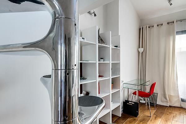 
                                                Location
                                                 Loft moderne et original au coeur du Marais (loyer tout inclus)
