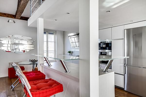 
                                                Location
                                                 Loft moderne et original au coeur du Marais (loyer tout inclus)