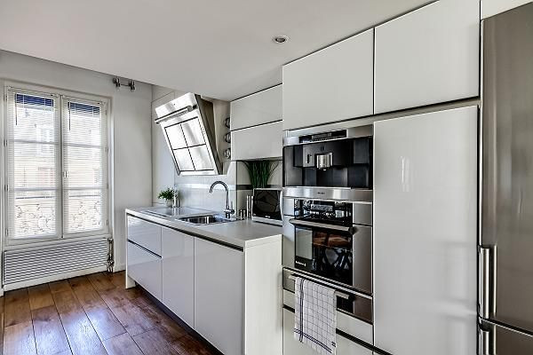 
                                                Location
                                                 Loft moderne et original au coeur du Marais (loyer tout inclus)
