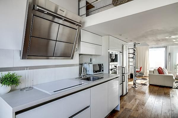 
                                                Location
                                                 Loft moderne et original au coeur du Marais (loyer tout inclus)