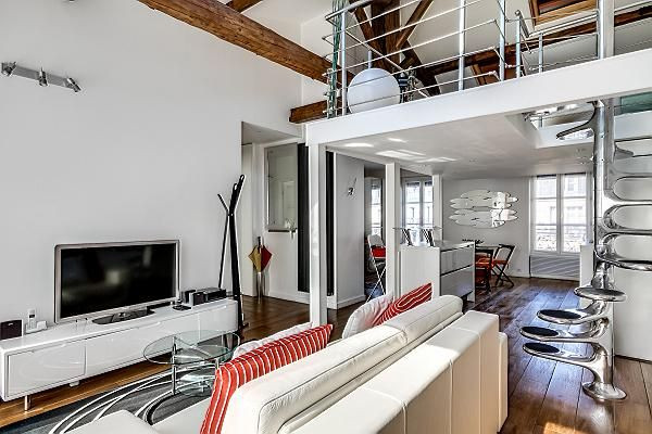 
                                                Location
                                                 Loft moderne et original au coeur du Marais (loyer tout inclus)
