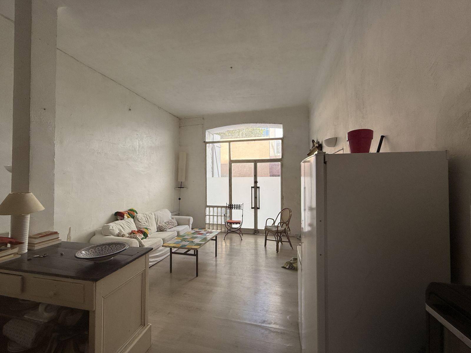 
                                                Location
                                                 Loft pour deux étudiants. Au centre de Marseille.